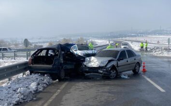 Kahramanmaraş'ta iki otomobilin çarpıştığı kazada 1 kişi öldü, 4 kişi yaralandı