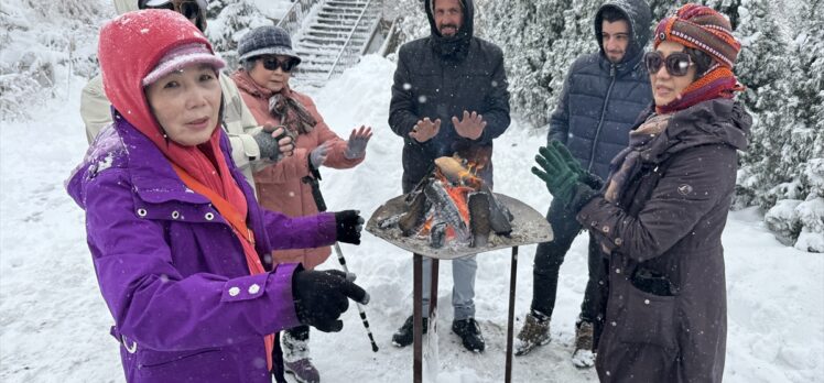 Kapadokya'da turistler karın keyfini yaşadı