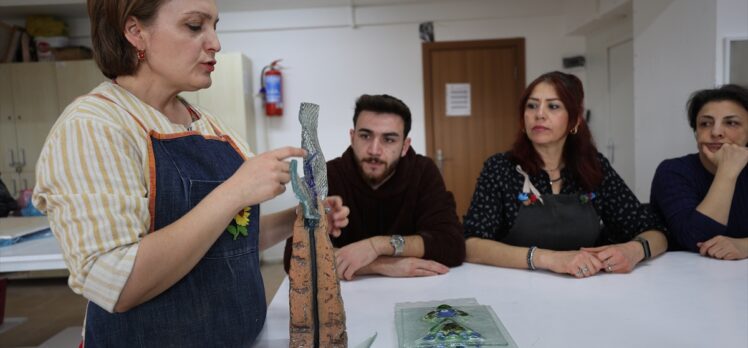 Kapadokya'da turistlerin geride bıraktığı cam atıklar süs eşyasına dönüştürülüyor