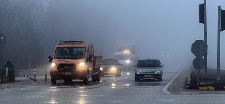 Kastamonu'da sis ulaşımı olumsuz etkiliyor