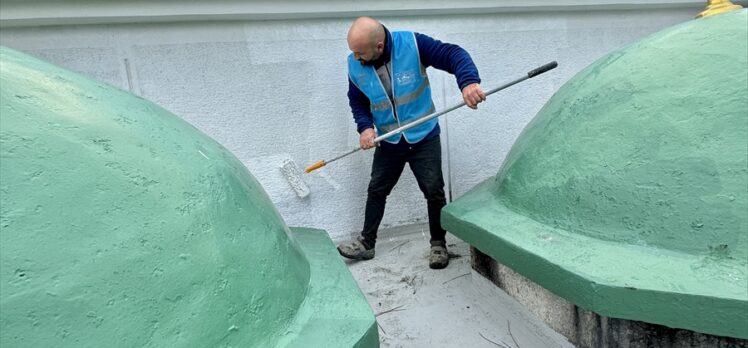 Kavga etmenin cezasını cami tadilatında çalışarak çekiyor