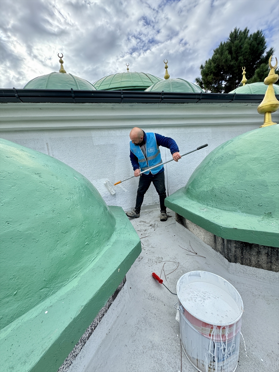 Kavga etmenin cezasını cami tadilatında çalışarak çekiyor