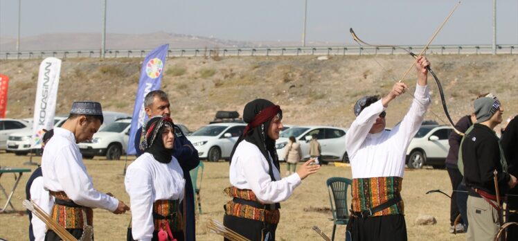 Kayseri'de Geleneksel Türk Okçuluğu Hava Koşusu Şampiyonası yapıldı