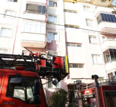 Kırklareli'nde apartmanın çatısında çıkan yangın söndürüldü