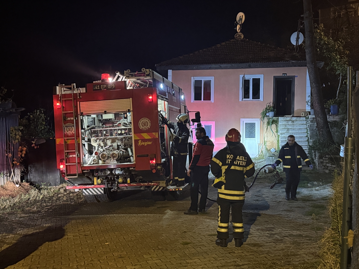 Kocaeli'de evinde yangın çıkan kadın dumandan etkilendi