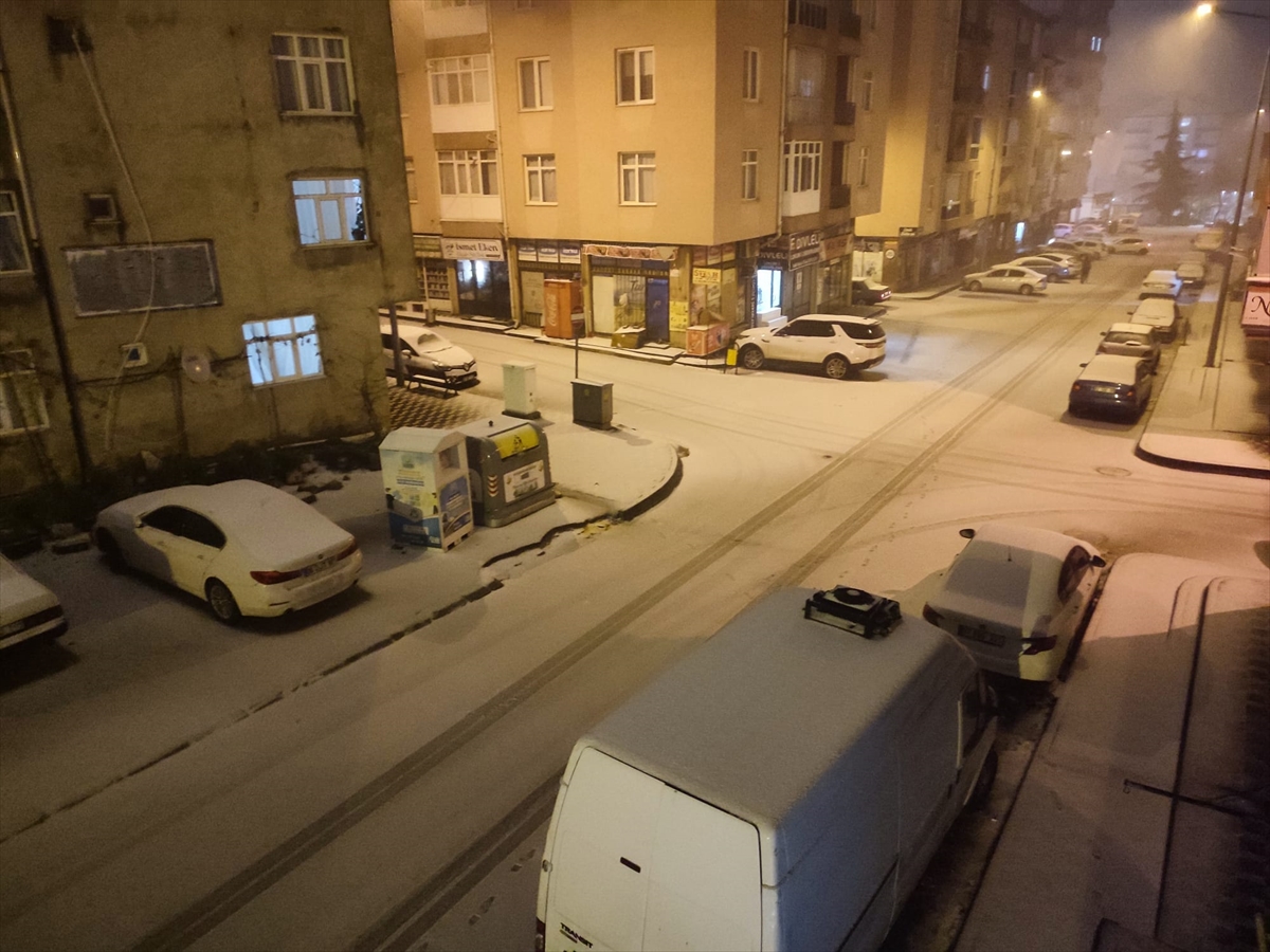 Konya ve bazı ilçelerinde kar etkili oldu