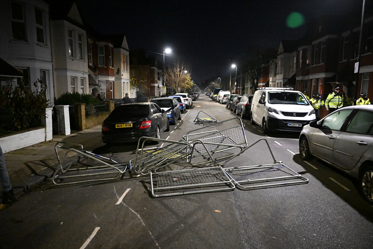 Londra'da terör örgütü PKK yandaşları, eylemlerinin ikinci gününde de polisle çatıştı