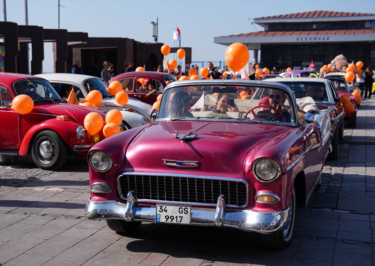 Lösemi farkındalığı kapsamında İzmir'de turuncu yürüyüş düzenlendi