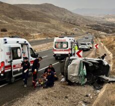 Malatya'da devrilen otomobildeki 5 kişi yaralandı