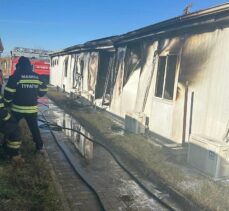 Manisa'da konteyner yatakhanede çıkan yangında 4 işçi yaralandı