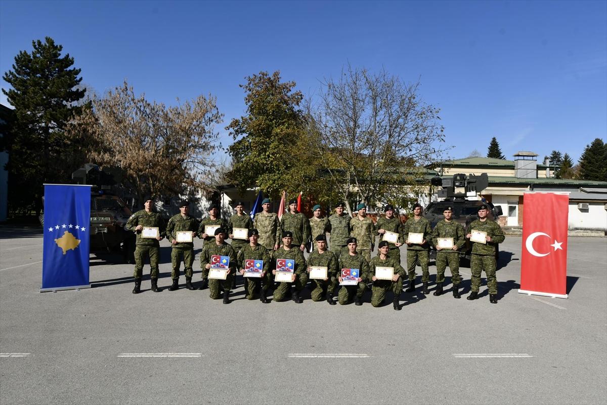 Mehmetçik'ten Kosovalı askerlere Türk zırhlısı “Cobra” eğitimi