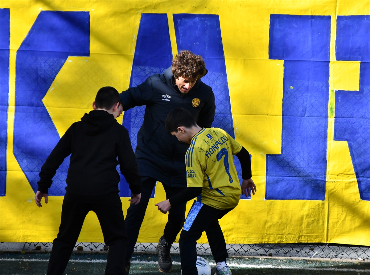 MKE Ankaragücü'nden Ankara Çocuk Evleri Sitesi'ne ziyaret