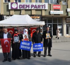 Muşlu aileler DEM Parti binası önündeki “evlat nöbeti”ne devam etti