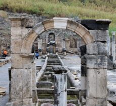 Perge'deki Antik Kestros çeşmesinden 1800 yıl sonra su akmaya başladı