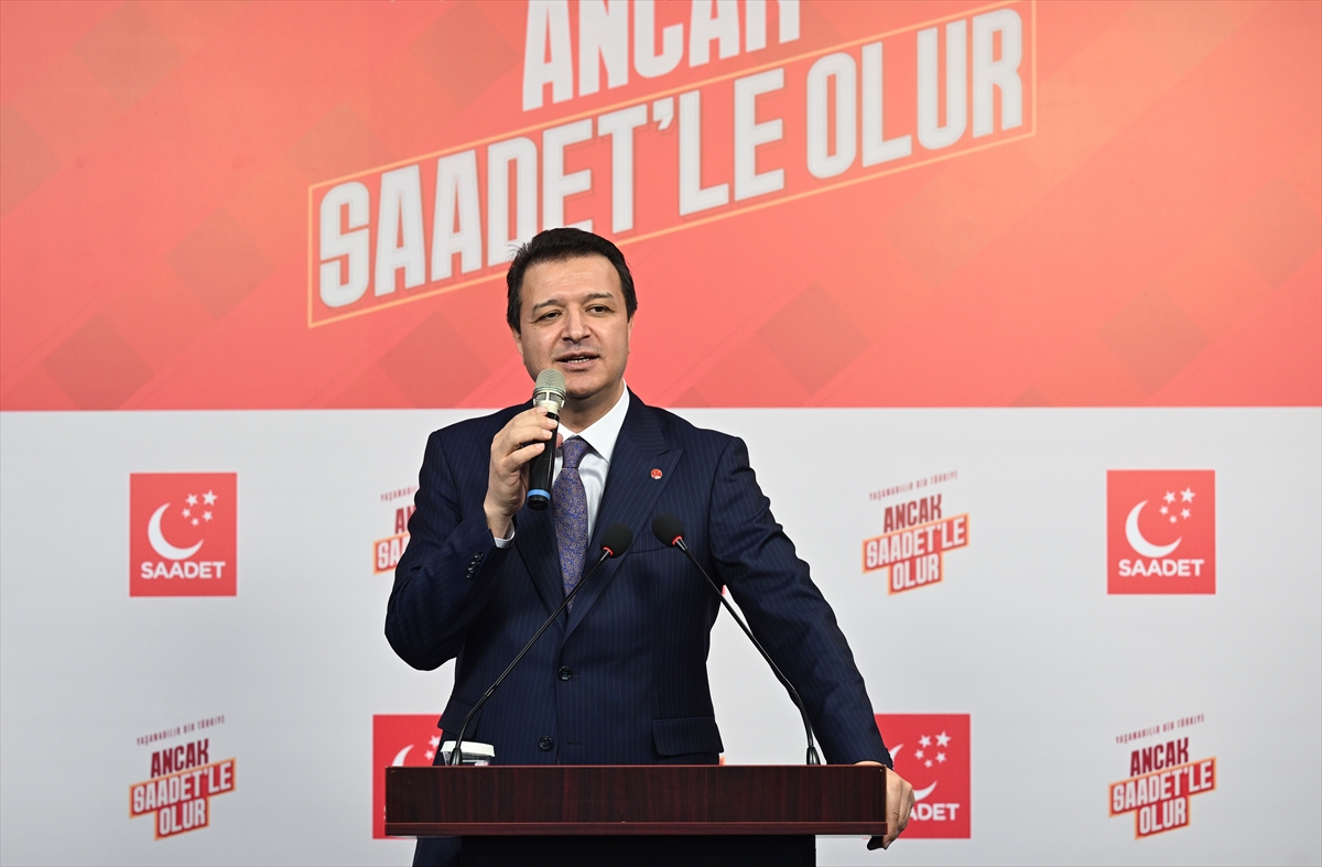 Saadet Partisi Genel Başkanlığına seçilen Mahmut Arıkan mazbatasını aldı