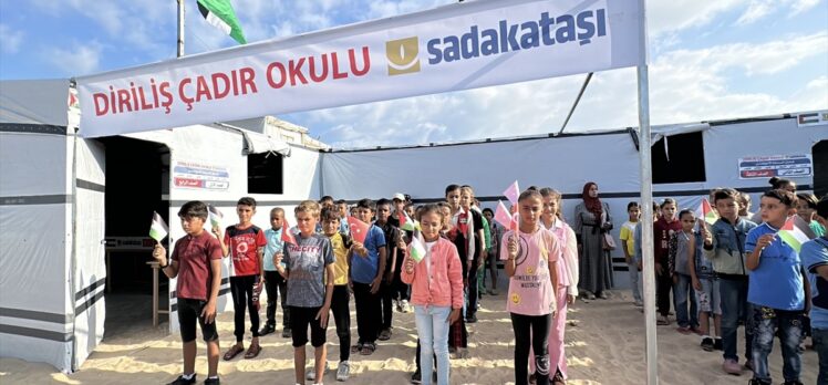 Sadakataşı Derneğinin Gazze'deki çadır okulundan 150 öğrenci faydalanacak