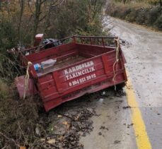 Sakarya'da devrilen traktördeki bir kişi öldü, 3 kişi yaralandı