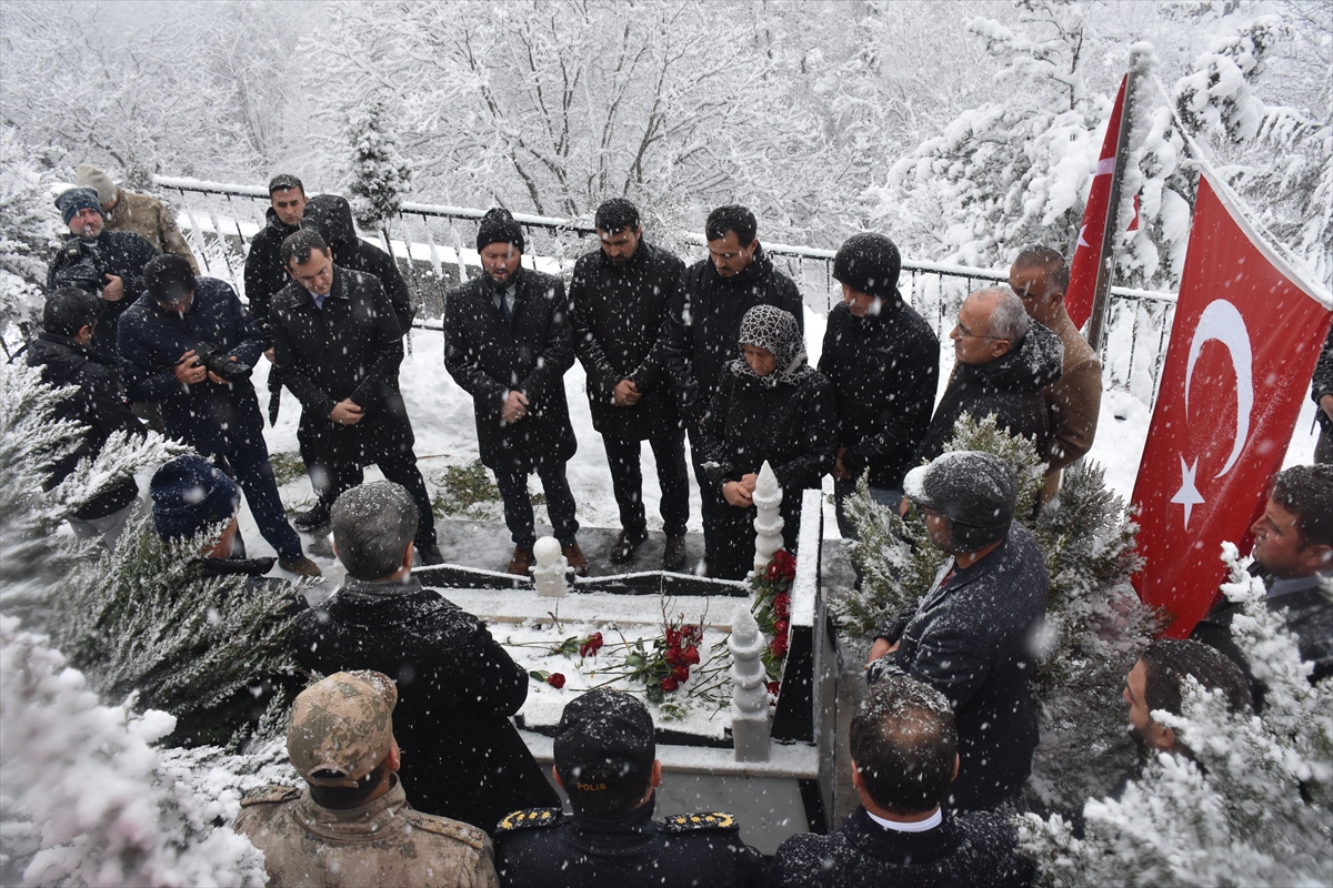 Şehit öğretmen Necmettin Yılmaz, Gümüşhane'de mezarı başında anıldı