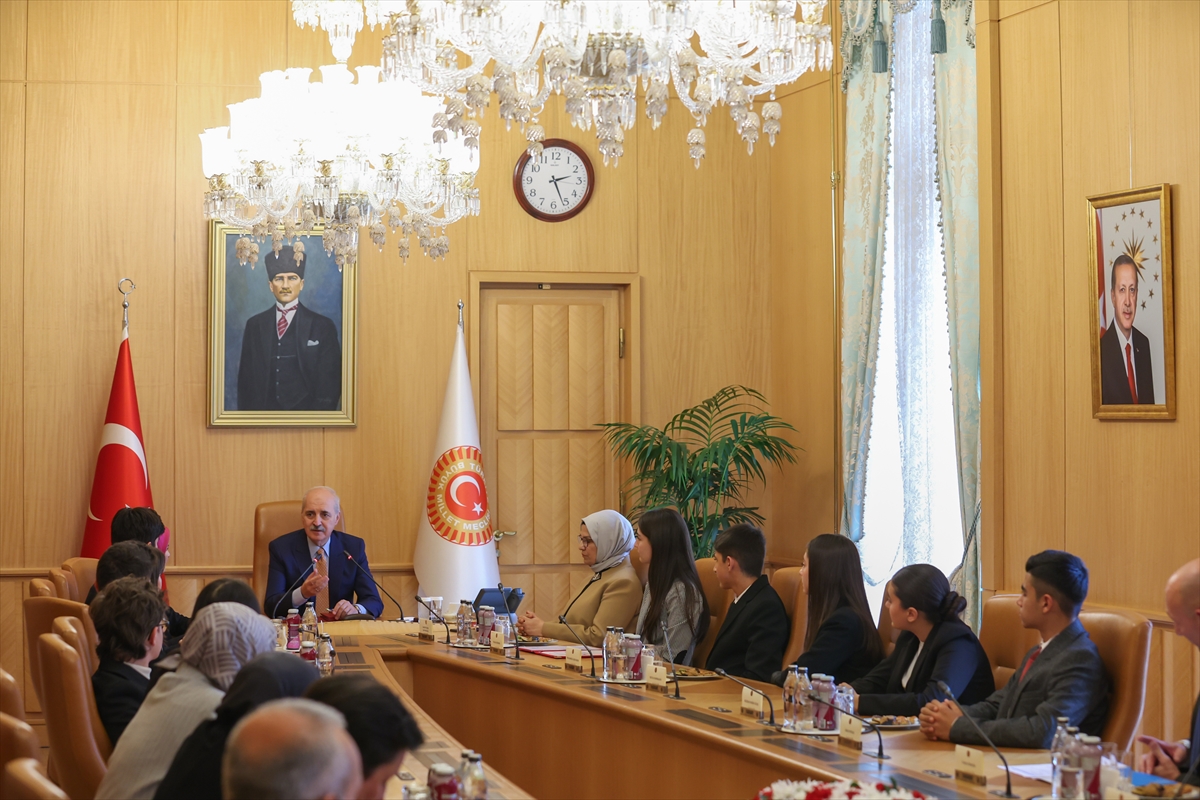 TBMM Başkanı Kurtulmuş, Bakan Göktaş ile çocuk temsilcileri kabul etti: