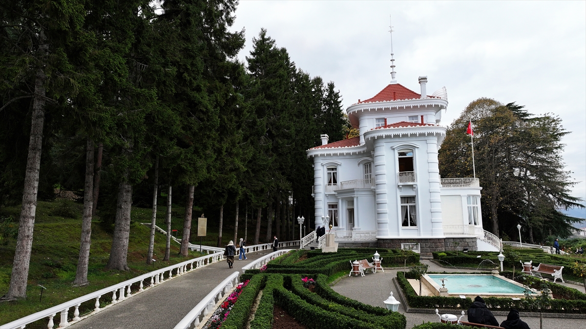 Trabzon'da Atatürk Köşkü'nde ziyaretçi yoğunluğu yaşanıyor