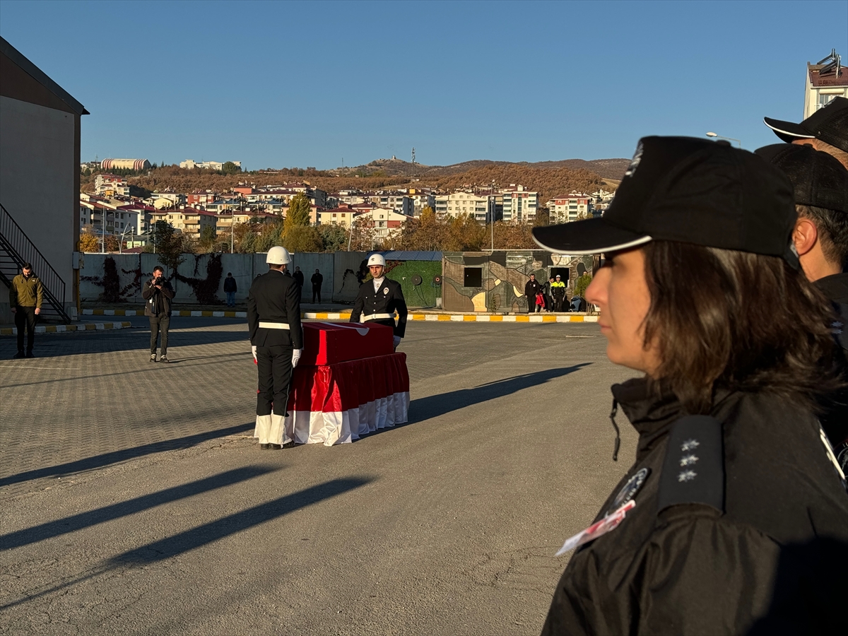 Tunceli'de kaza sonucu şehit olan polis memuru Yiğit için tören düzenlendi