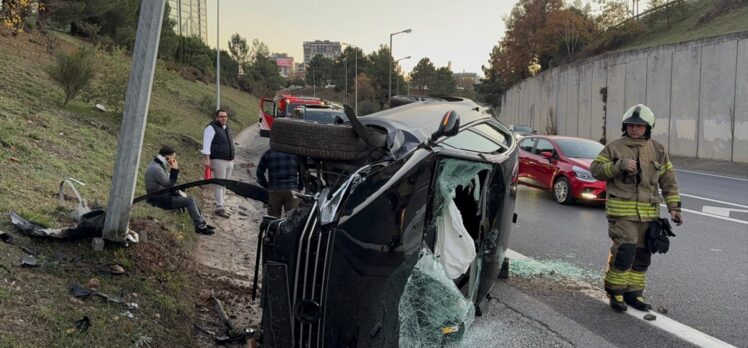 Ümraniye'de takla atan otomobilin sürücüsü yaralandı