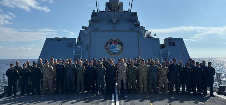 UNIFIL Deniz Görev Grubu Komutanı Tuğamiral Kesten, TCG Kınalıada'yı ziyaret etti