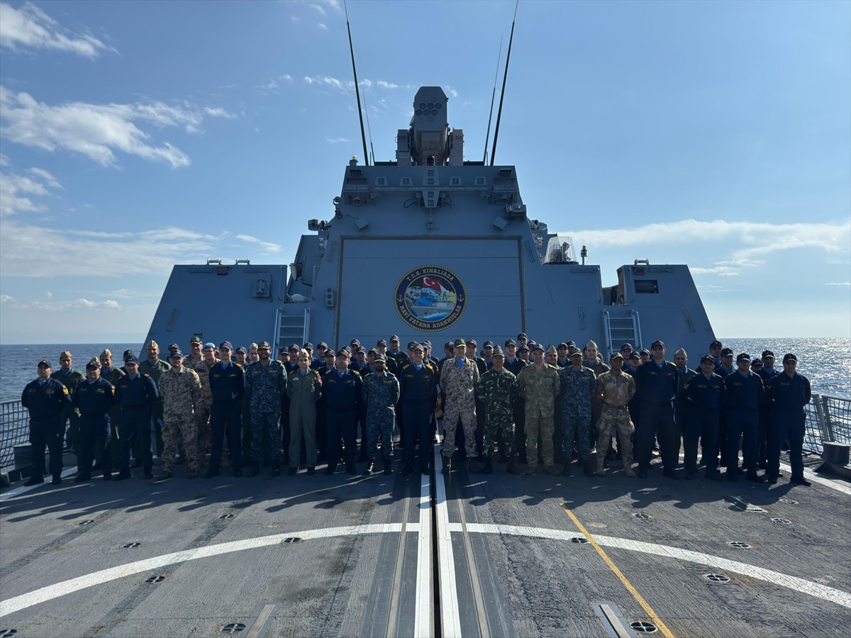 UNIFIL Deniz Görev Grubu Komutanı Tuğamiral Kesten, TCG Kınalıada'yı ziyaret etti