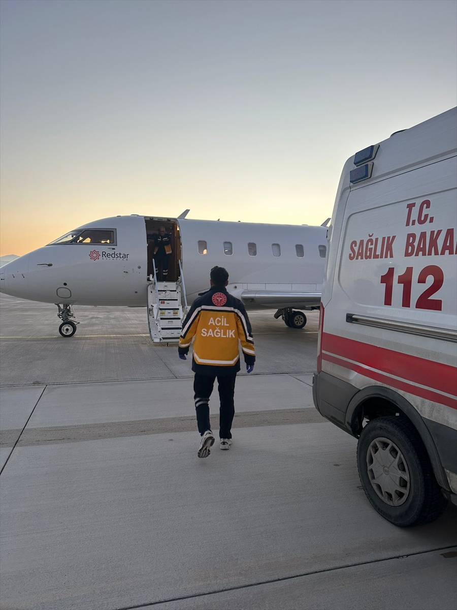 Van'da kalp rahatsızlığı olan 5 günlük bebek, ambulans uçakla İstanbul'a sevk edildi