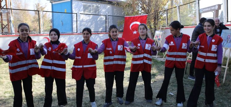 Van'da öğrenciler ve özel gereksinimli çocuklar Kızılay Haftası etkinliğinde eğlendi