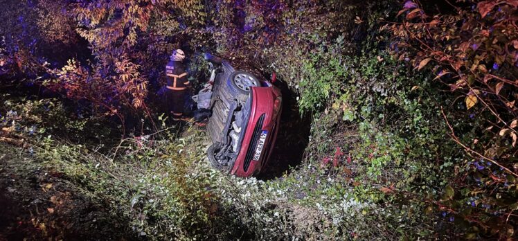 Zonguldak'ta su kanalına devrilen otomobildeki 4 kişi yaralandı