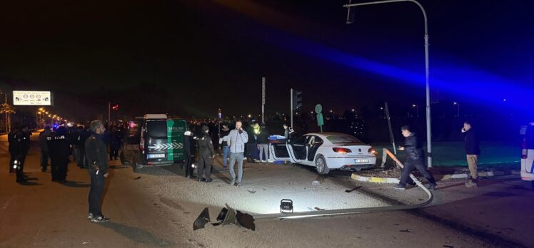 Adana'da uygulama noktasında otomobilin çarptığı polis şehit oldu