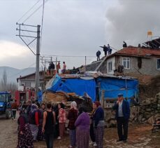 Afyonkarahisar'da iki katlı ahşap evde çıkan yangın söndürüldü