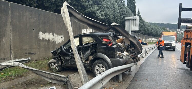 Anadolu Otoyolu'nda bariyere çarpan SUV ulaşımı aksattı