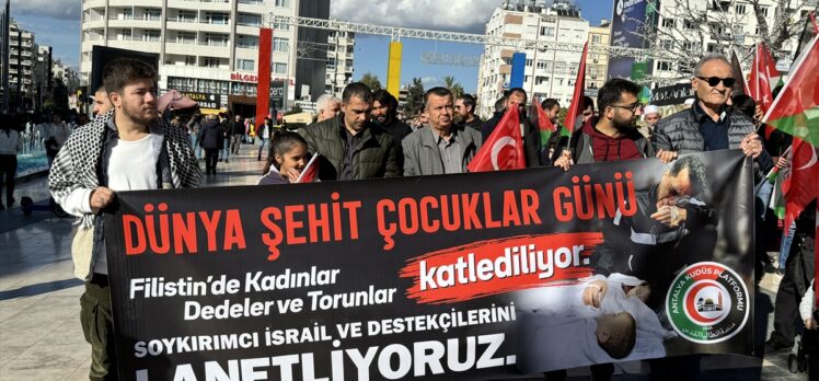 Antalya'da İsrail'in Filistin'e yönelik saldırıları protesto edildi