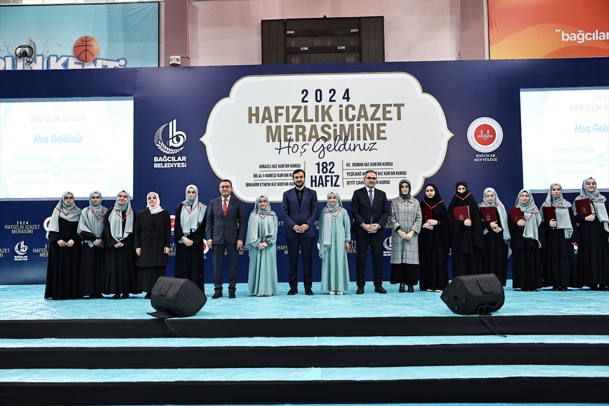 Bağcılar'da hafızlık eğitimini tamamlayan 182 kız öğrenci icazet aldı