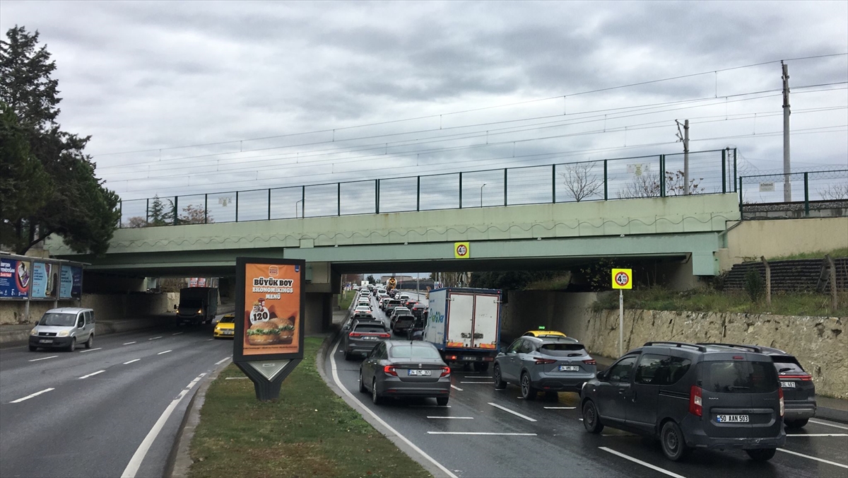 Bakırköy'de trafik kazalarıyla gündeme gelen alt geçitte yolun kotu düşürülecek