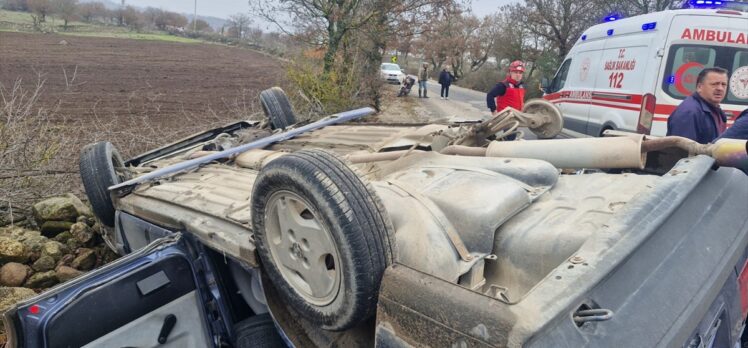 Balıkesir'de takla atan otomobildeki 1 kişi öldü, 2 kişi yaralandı