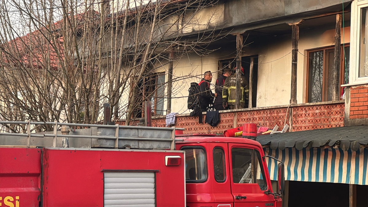 Bartın'da çıkan yangında 2 evde hasar oluştu