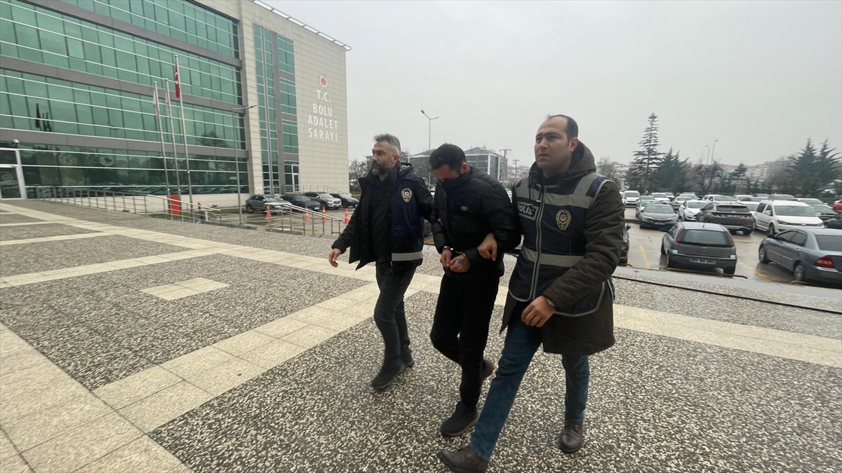 Bolu'da kendilerini polis olarak tanıtıp dolandırıcılık yapan 2 zanlı tutuklandı