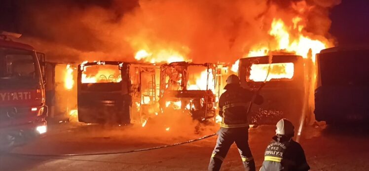 Burdur'da çıkan yangında 6 özel halk otobüsü zarar gördü