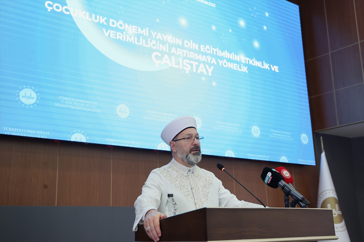 Diyanet İşleri Başkanı Erbaş, din eğitimi çalıştayında konuştu: