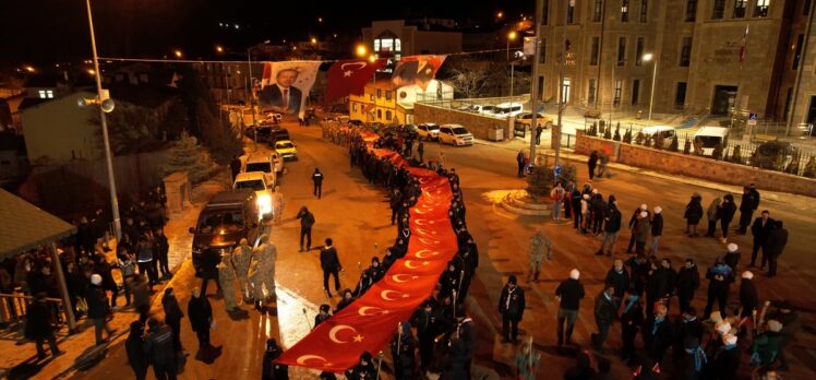 Erzurum'da Sarıkamış şehitleri anısına fener alayı düzenlendi