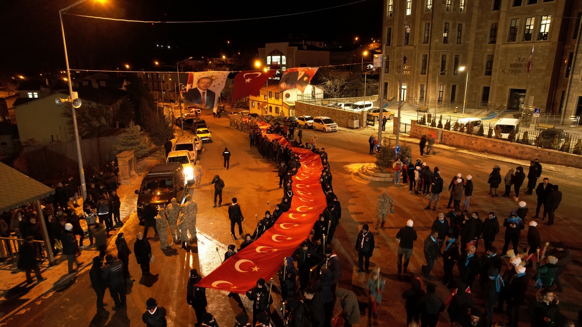 Erzurum'da Sarıkamış şehitleri anısına fener alayı düzenlendi