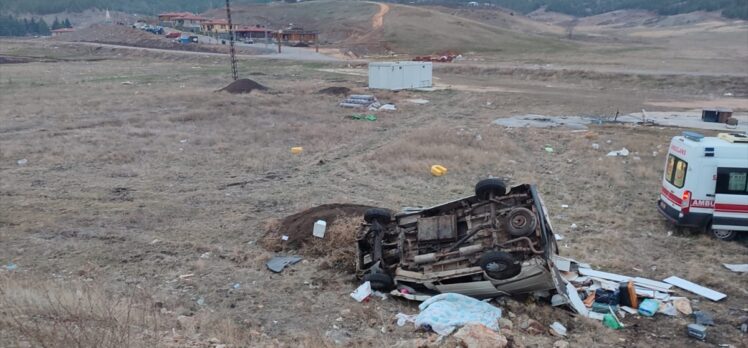 Gaziantep'te devrilen minibüste 1 kişi öldü, 3 kişi yaralandı