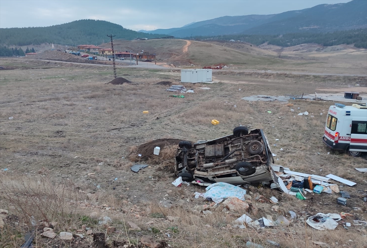 Gaziantep'te devrilen minibüste 1 kişi öldü, 3 kişi yaralandı