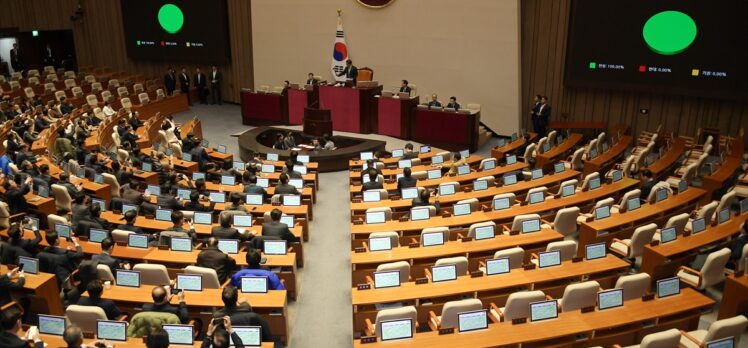 Güney Kore'de parlamento, sıkıyönetimin kaldırılmasını oylayarak kabul etti