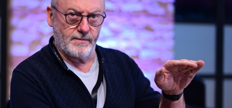 İrlandalı oyuncu Liam Cunningham, tonlarca bomba atılan insanlar için sessiz kalmayacağını söyledi