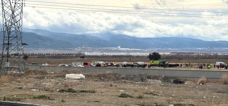 Isparta'da askeri helikopterin düşmesi sonucu 5 asker şehit oldu