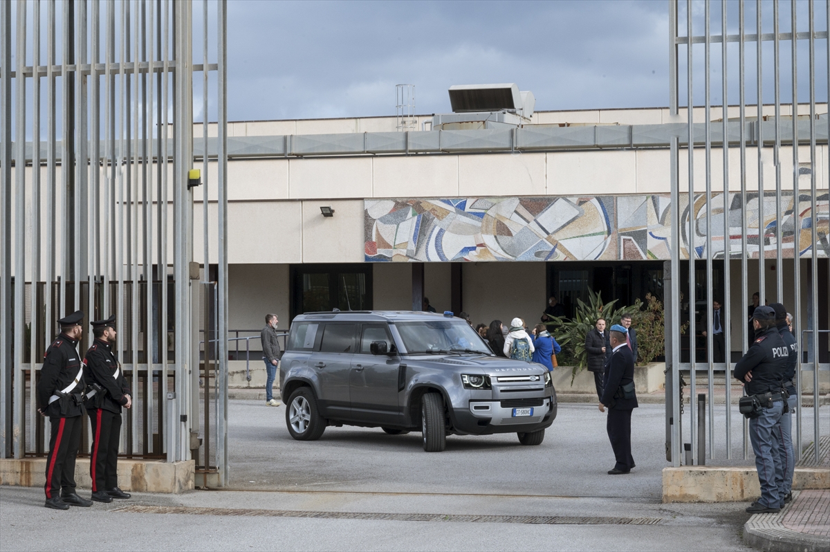 İtalya'da Başbakan Yardımcısı Salvini hapis istemiyle yargılandığı davada beraat etti